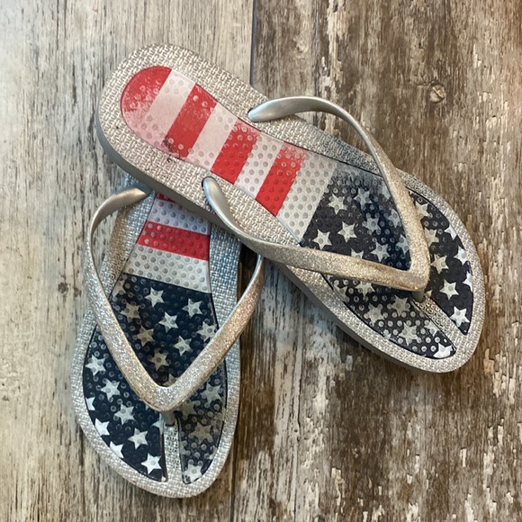 AMERICA USA JULY 4TH FLIP FLOPS GIRLS 3/4 SANDALS RED WHITE BLUE - Picture 2 of 5